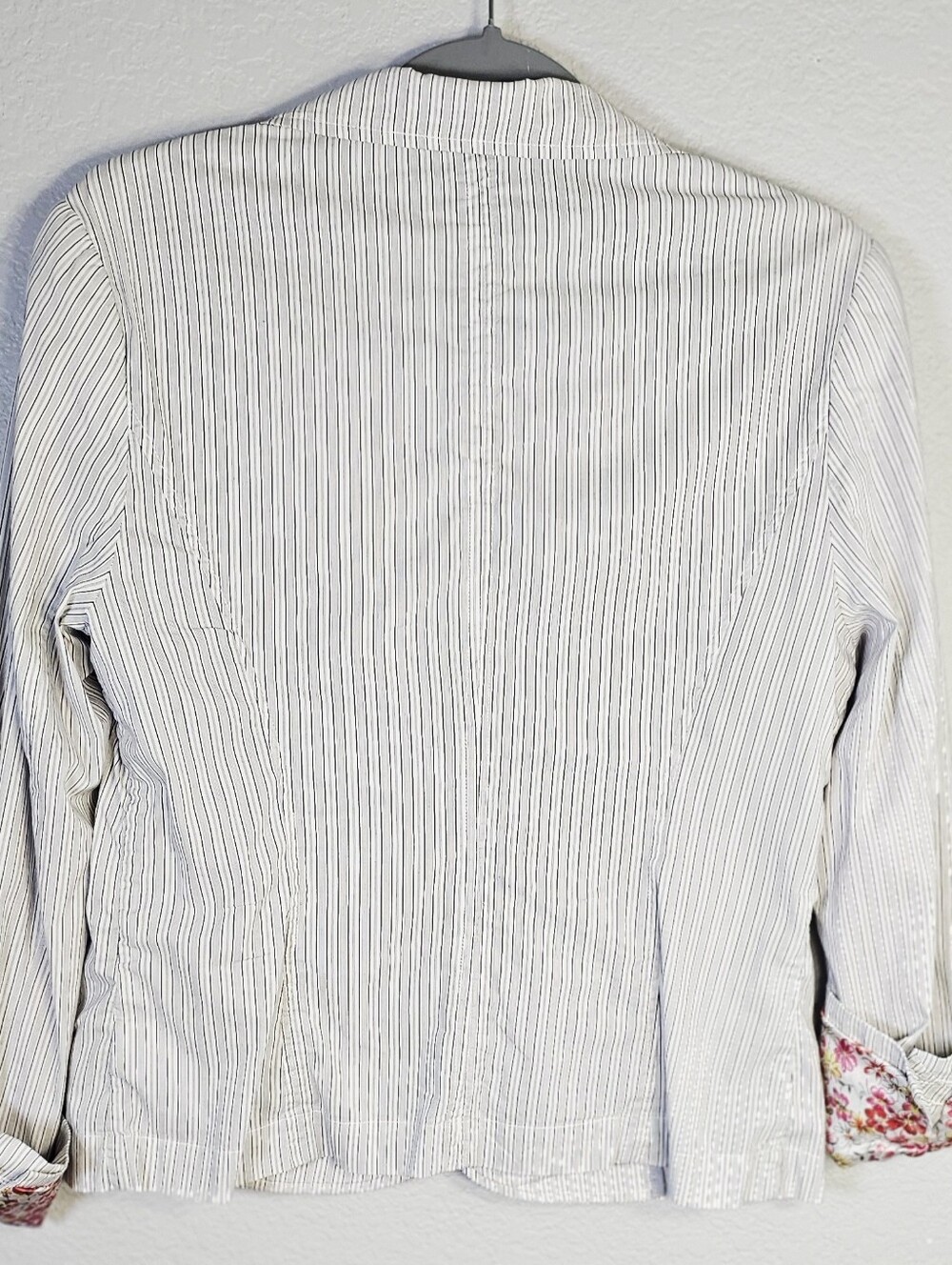 Cabi Size 6 Striped Lightweight Blazer Floral Cuff Jacket - Picture 3 of 4